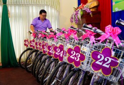 Trao tặng xe đạp cho học sinh có hoàn cảnh khó khăn và các hoạt động thiện nguyện khác