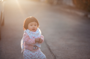 Phơi nắng cho con mỗi ngày… nhưng vì sao vẫn thiếu Vitamin D3?