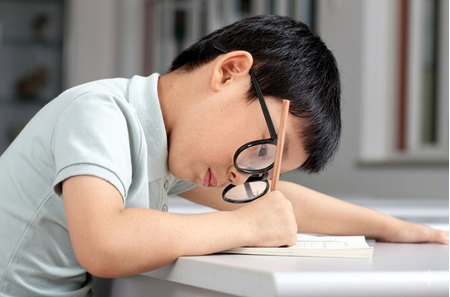 Ảnh hưởng của tư thế ngồi đến vóc dáng và chiều cao của trẻ